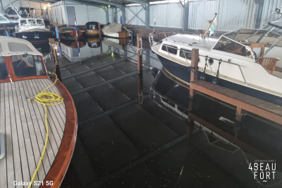 Covered mooring for sale (cost buyer) on the border of Friesland and Overijssel.