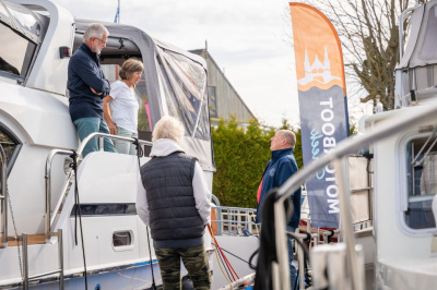 Deine Yacht verkaufen? Motorboot Sneek bietet viel Sichtbarkeit