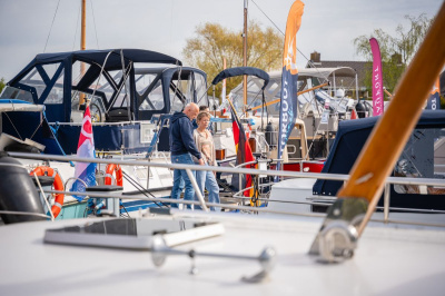 Deine Yacht verkaufen? Motorboot Sneek bietet viel Sichtbarkeit