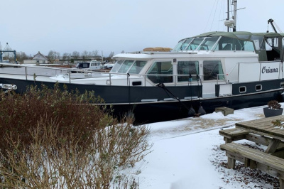 LEBEN AUF EINEM MOTORBOOT: JEDE JAHRESZEIT HAT IHREN REIZ